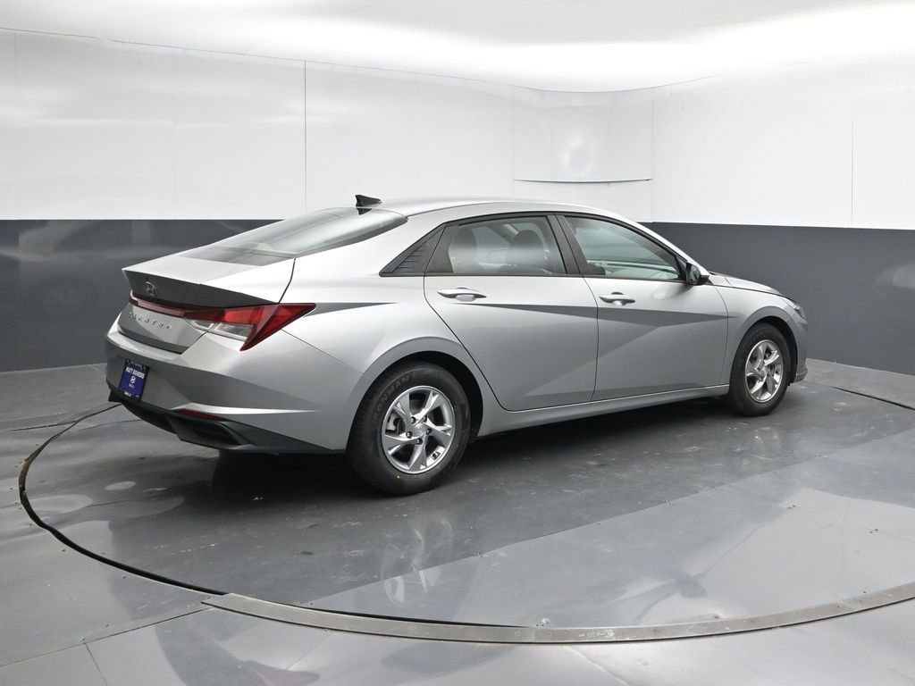 Used 2021 Hyundai Elantra SE FWD image 5