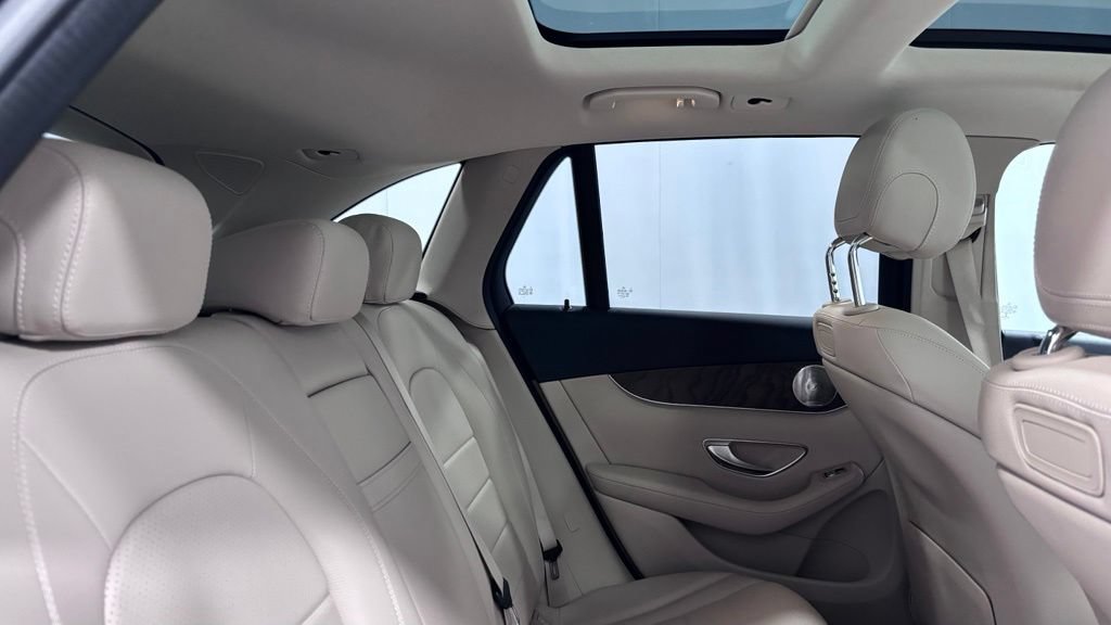 Used 2019 Mercedes-Benz GLC 300 4MATIC image 25