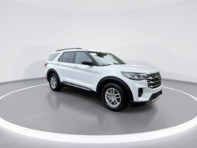 Used 2025 Ford Explorer Active w/ Active Comfort Package RWD image 2