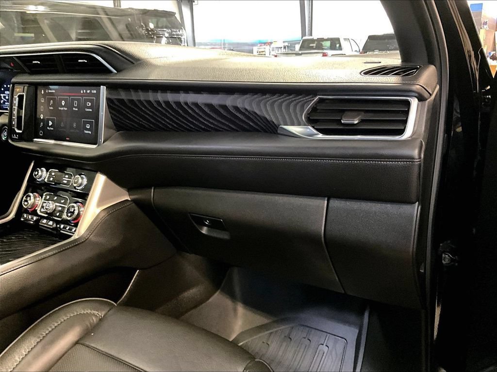Used 2024 GMC Yukon XL Denali w/ Advanced Technology Package AWD/4WD image 13