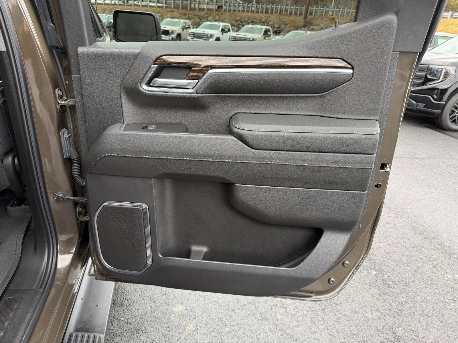 Used 2024 GMC Sierra 1500 Elevation w/ LPO, Elevation Black Package image 21