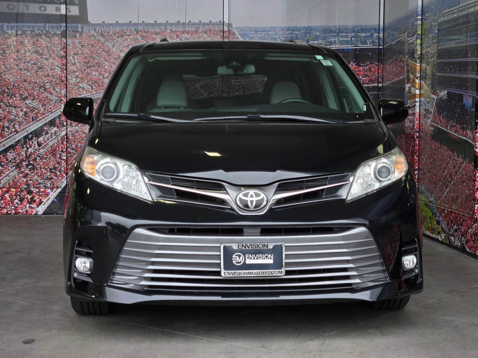 Certified 2018 Toyota Sienna XLE w/ XLE Navigation Package FWD image 3