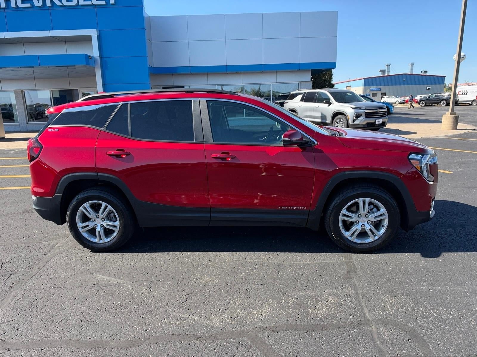 Used 2023 GMC Terrain SLE w/ Driver Convenience Package AWD/4WD image 2