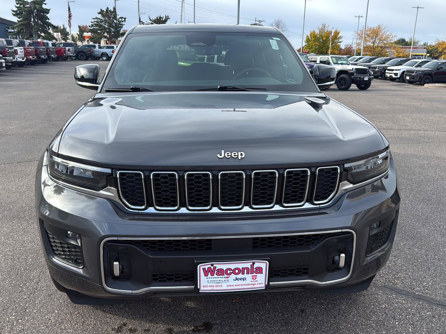 Used 2023 Jeep Grand Cherokee Overland w/ Luxury Tech Group IV AWD/4WD image 9