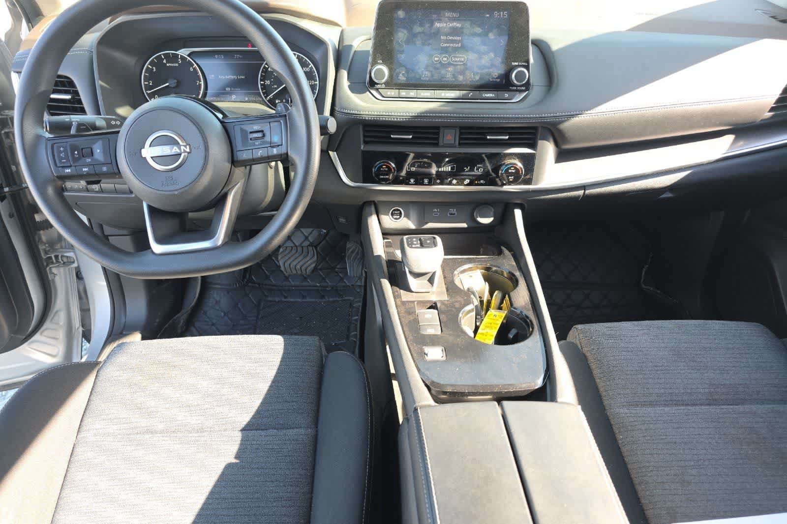 Used 2023 Nissan Rogue SV FWD image 4