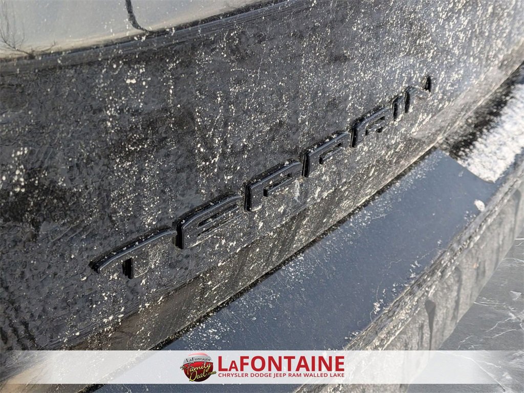 Used 2023 GMC Terrain SLT w/ Elevation Edition image 10