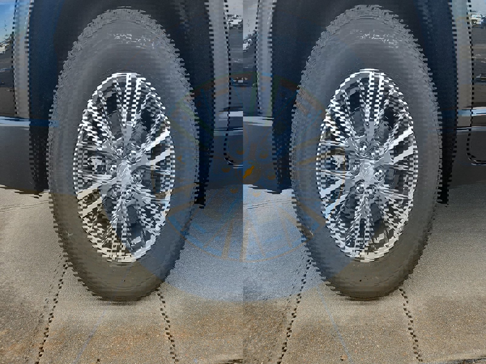 Used 2025 Chevrolet Traverse LT w/ Driver Confidence Package image 5