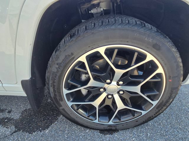 Used 2023 Jeep Grand Cherokee Summit AWD/4WD image 33