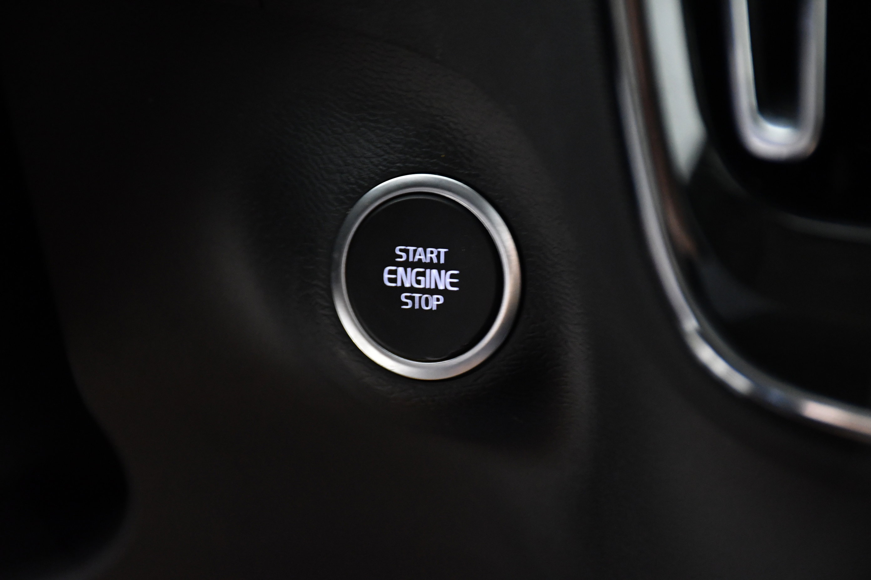 Used 2025 Volvo XC40 B5 Plus image 19