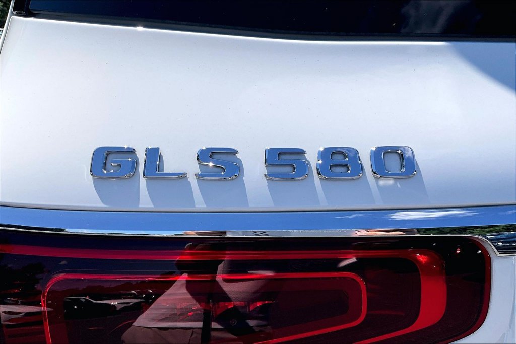 Certified 2023 Mercedes-Benz GLS 580 4MATIC image 33