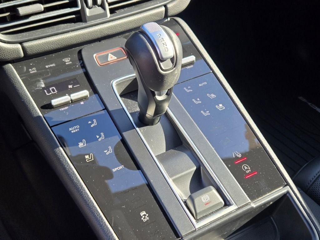 Certified 2024 Porsche Macan image 25