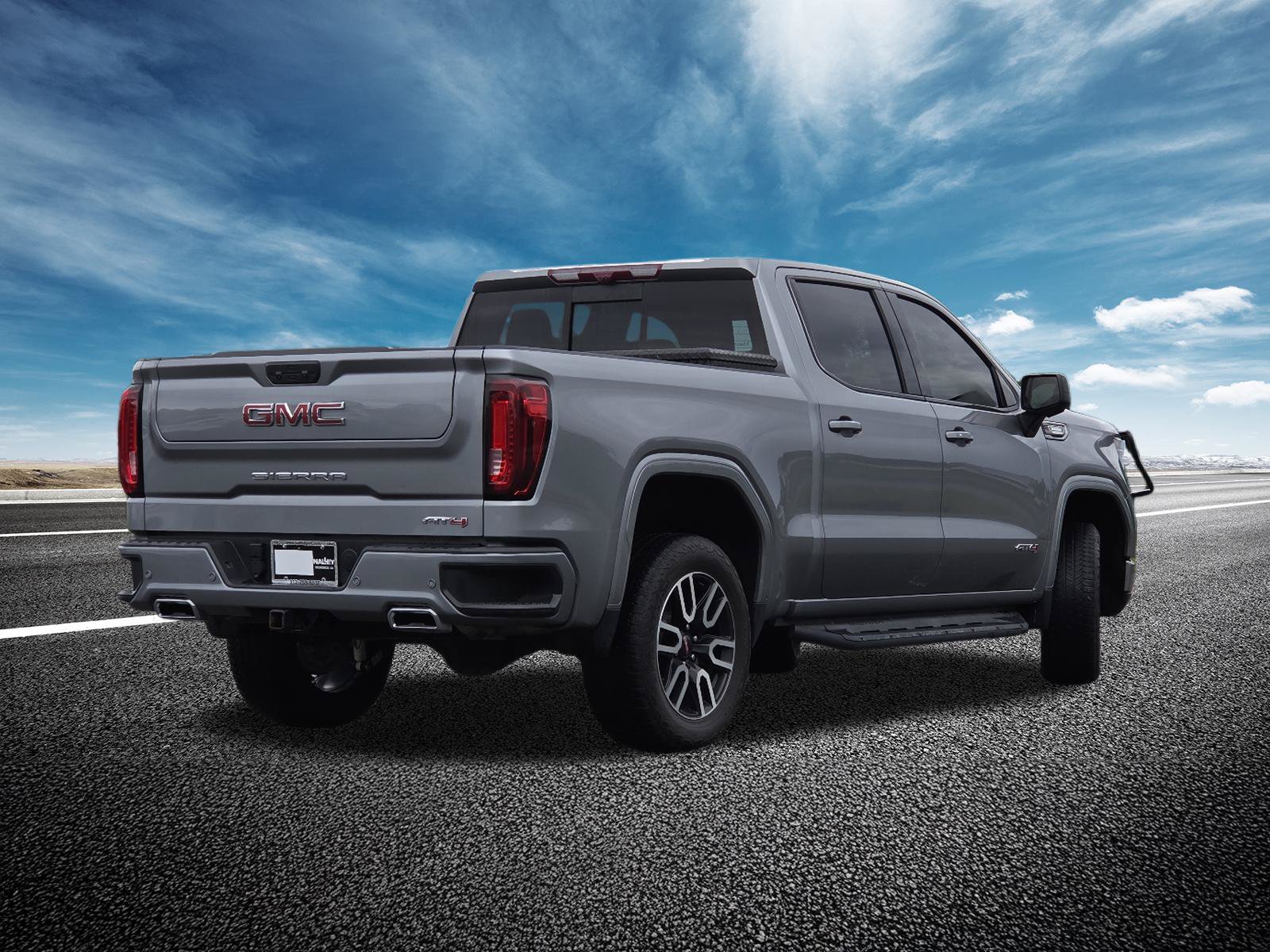 Used 2025 GMC Sierra 1500 AT4 w/ Technology Package AWD/4WD image 24