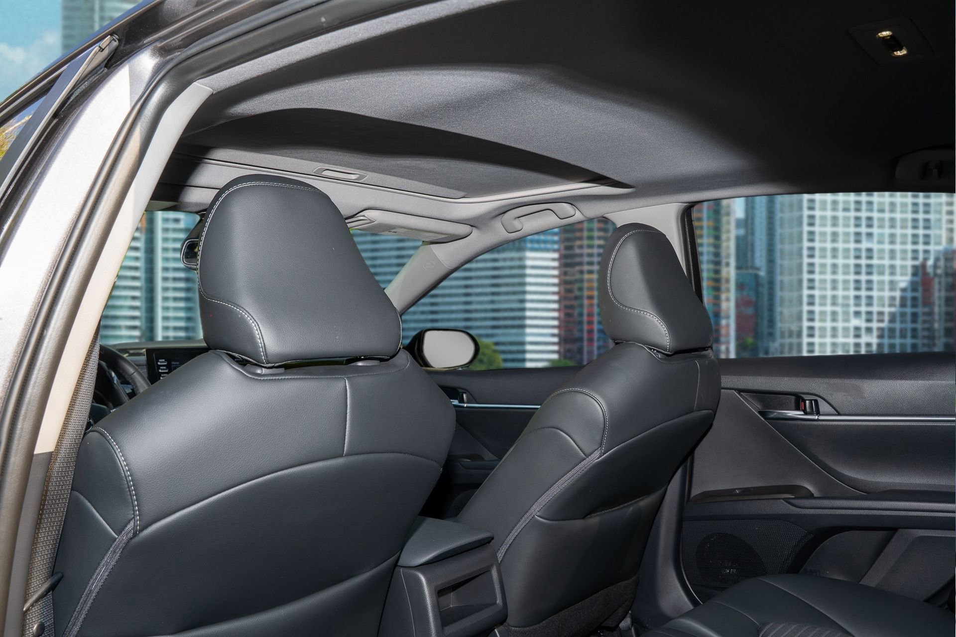 Used 2024 Toyota Camry SE w/ Convenience Package image 17