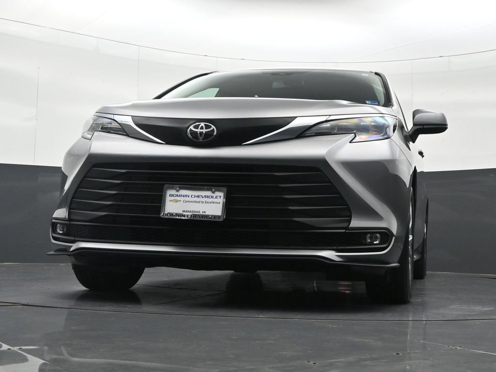 Used 2026 Toyota Sienna XLE FWD image 43