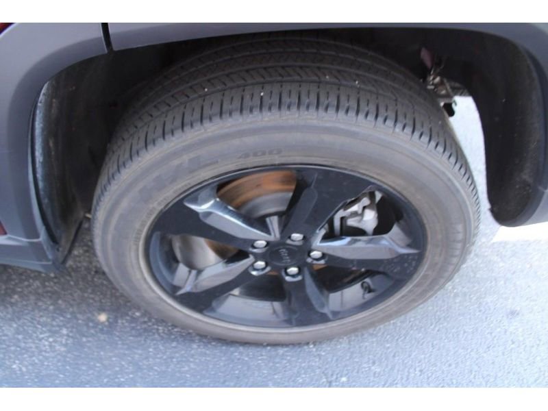 Used 2023 Jeep Grand Cherokee L Laredo AWD/4WD image 9