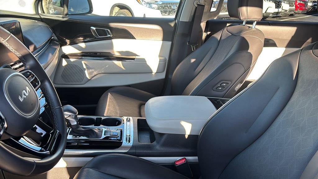 Used 2024 Kia Carnival SX image 24