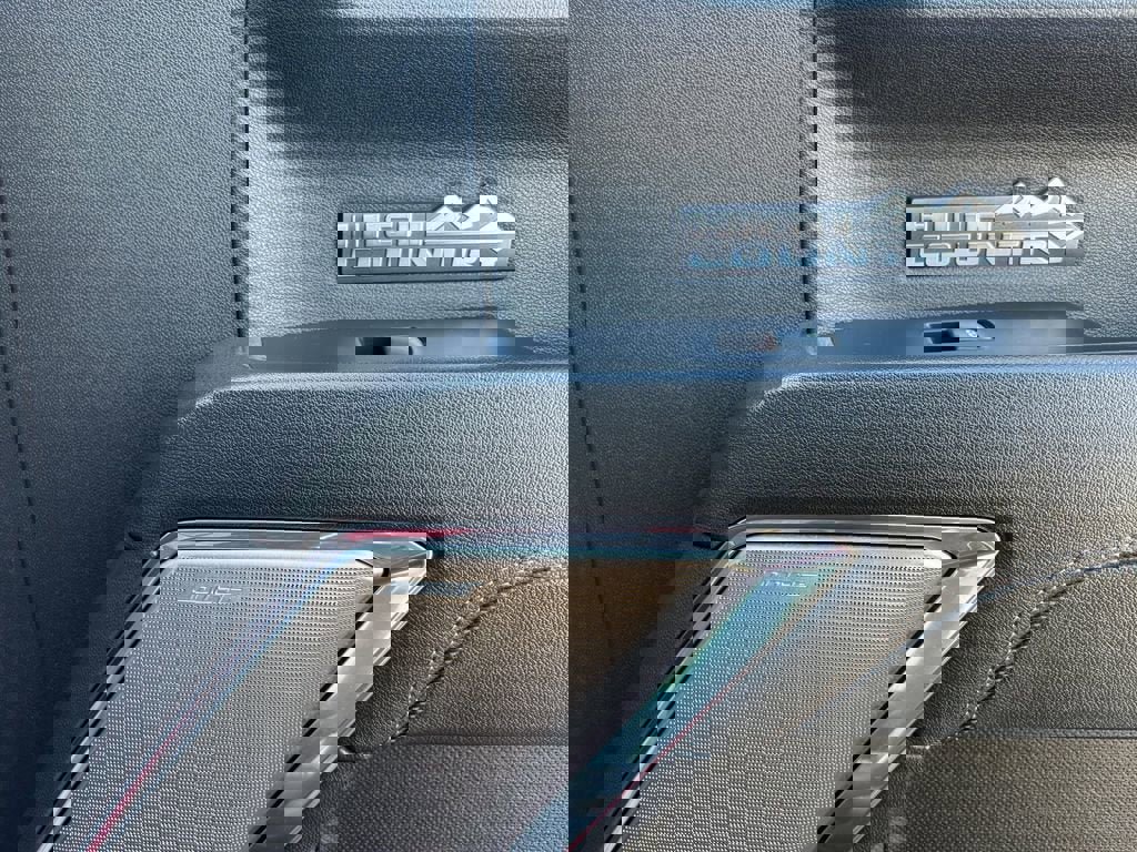 Used 2024 Chevrolet Silverado 1500 High Country w/ Technology Package image 16