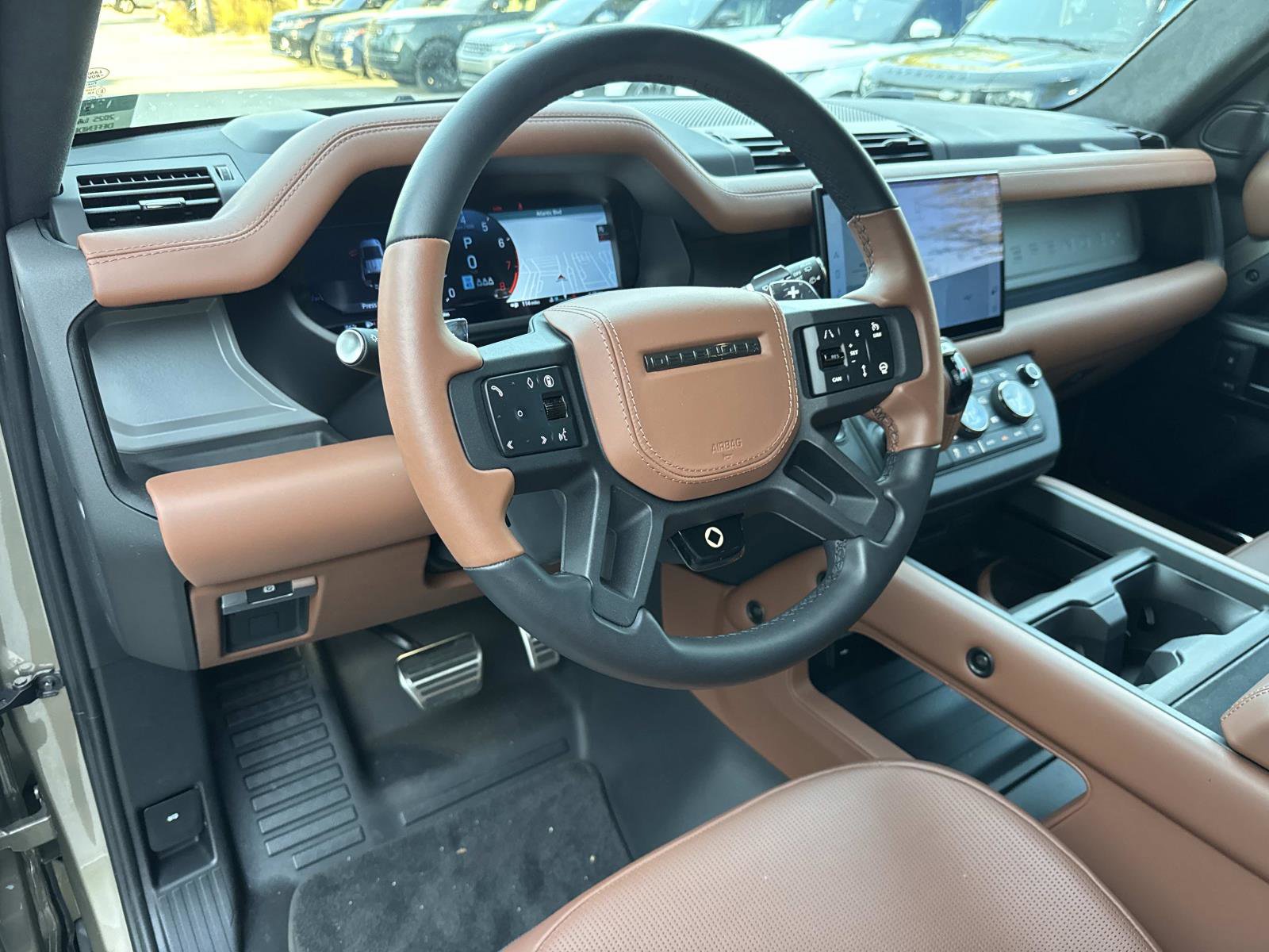 Used 2025 Land Rover Defender 110 image 22