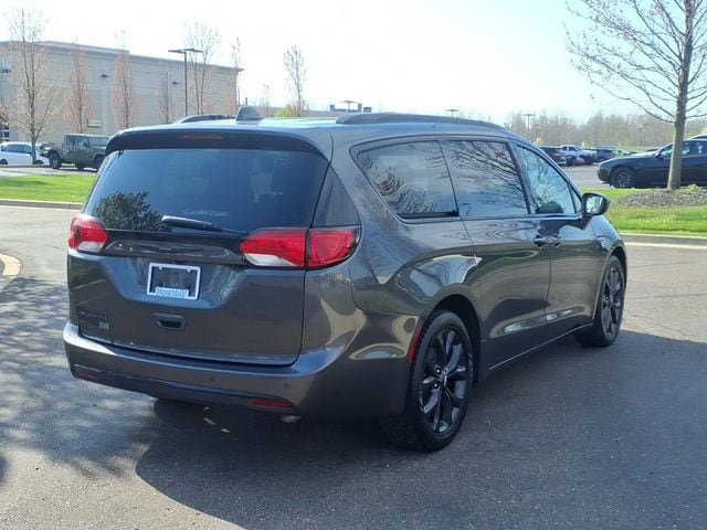 Certified 2020 Chrysler Pacifica Touring-L image 4