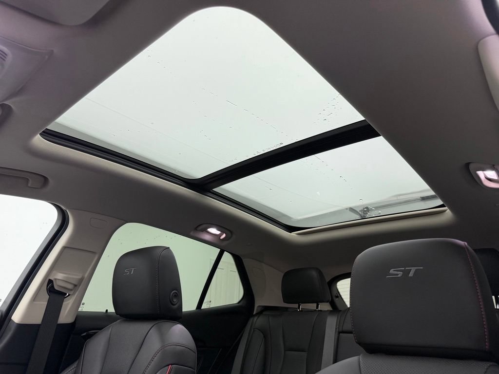 Used 2023 Buick Envision Essence w/ Sport Touring Package AWD/4WD image 8