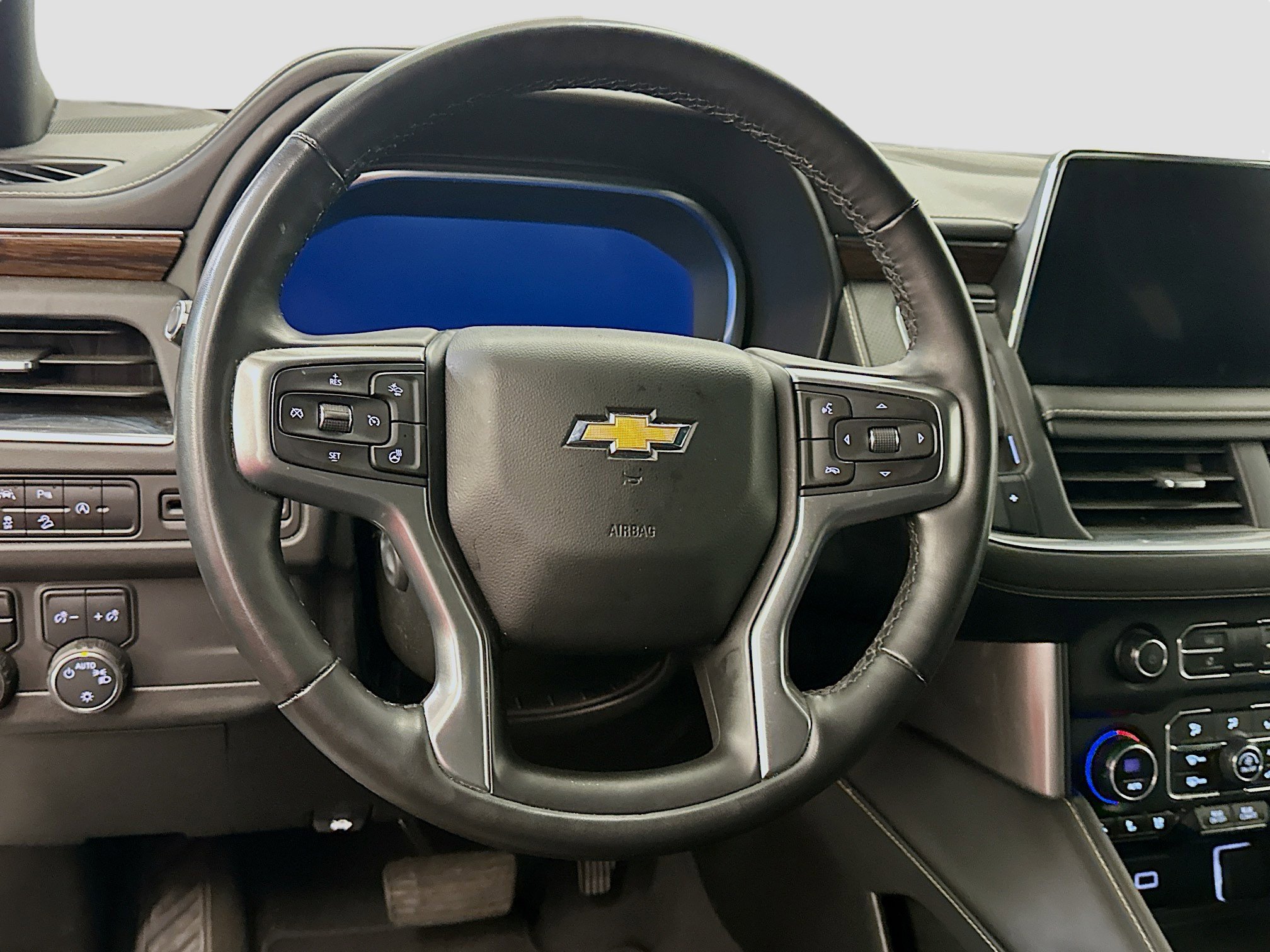 Used 2024 Chevrolet Suburban Premier image 18