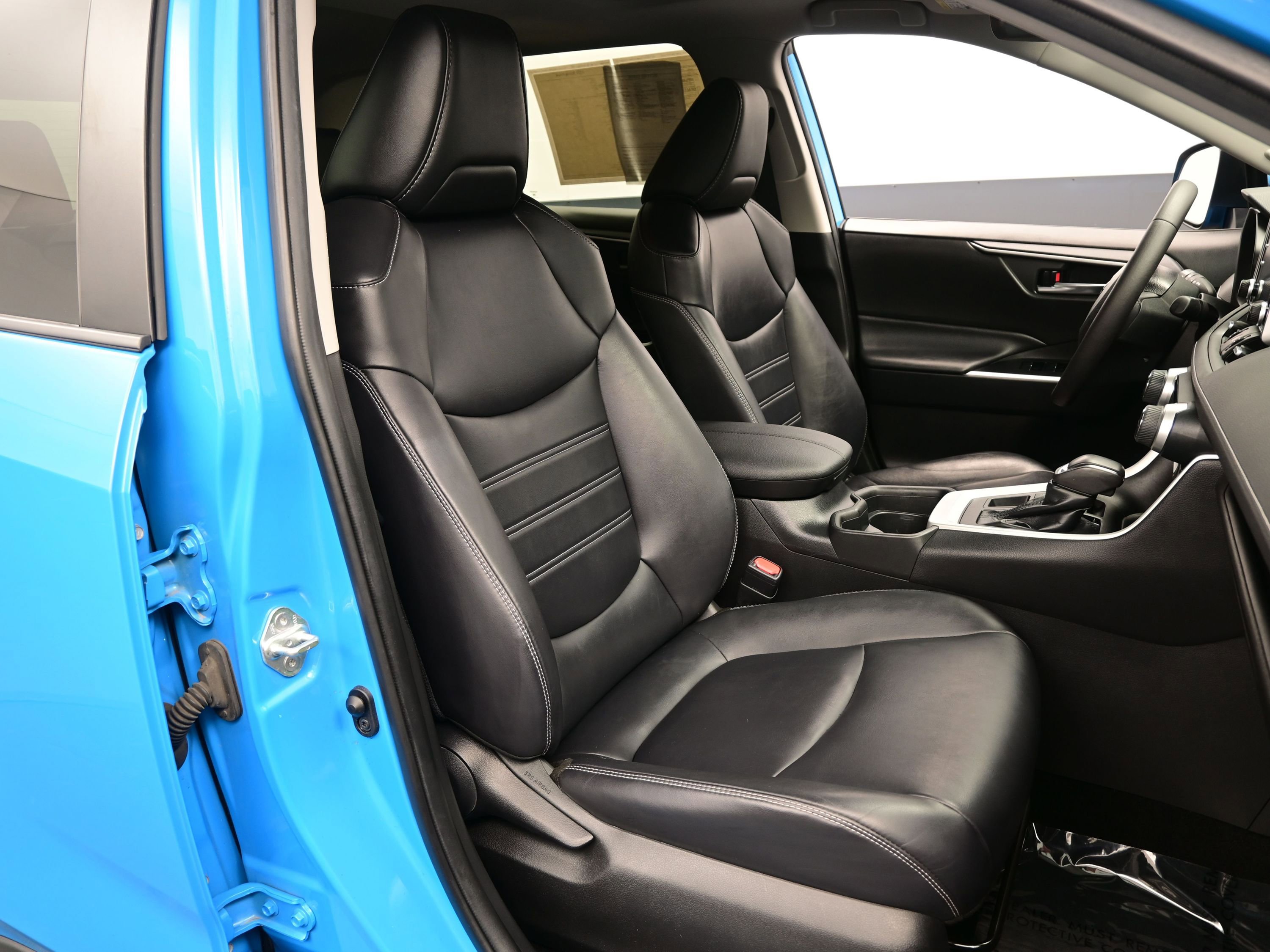 Used 2020 Toyota RAV4 XLE Premium image 14