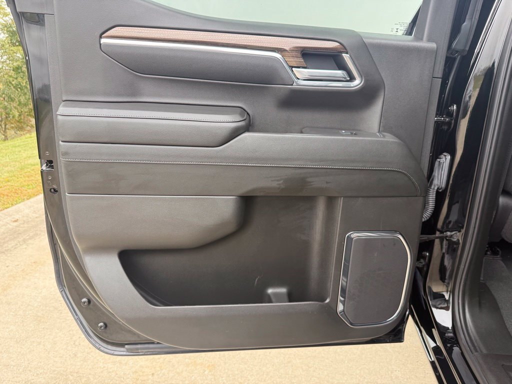 Used 2025 Chevrolet Silverado 1500 LT AWD/4WD image 14
