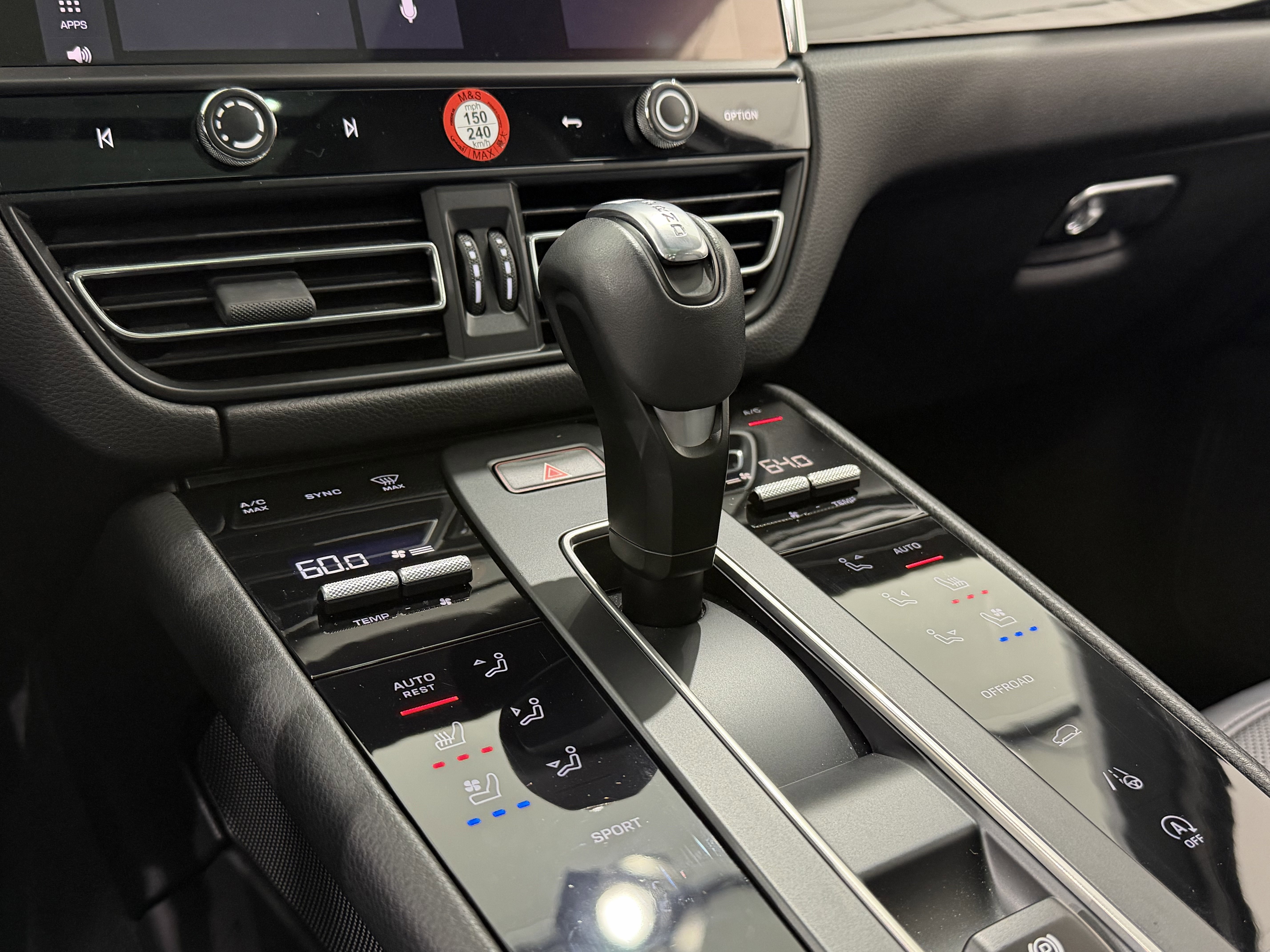 Certified 2025 Porsche Macan image 37