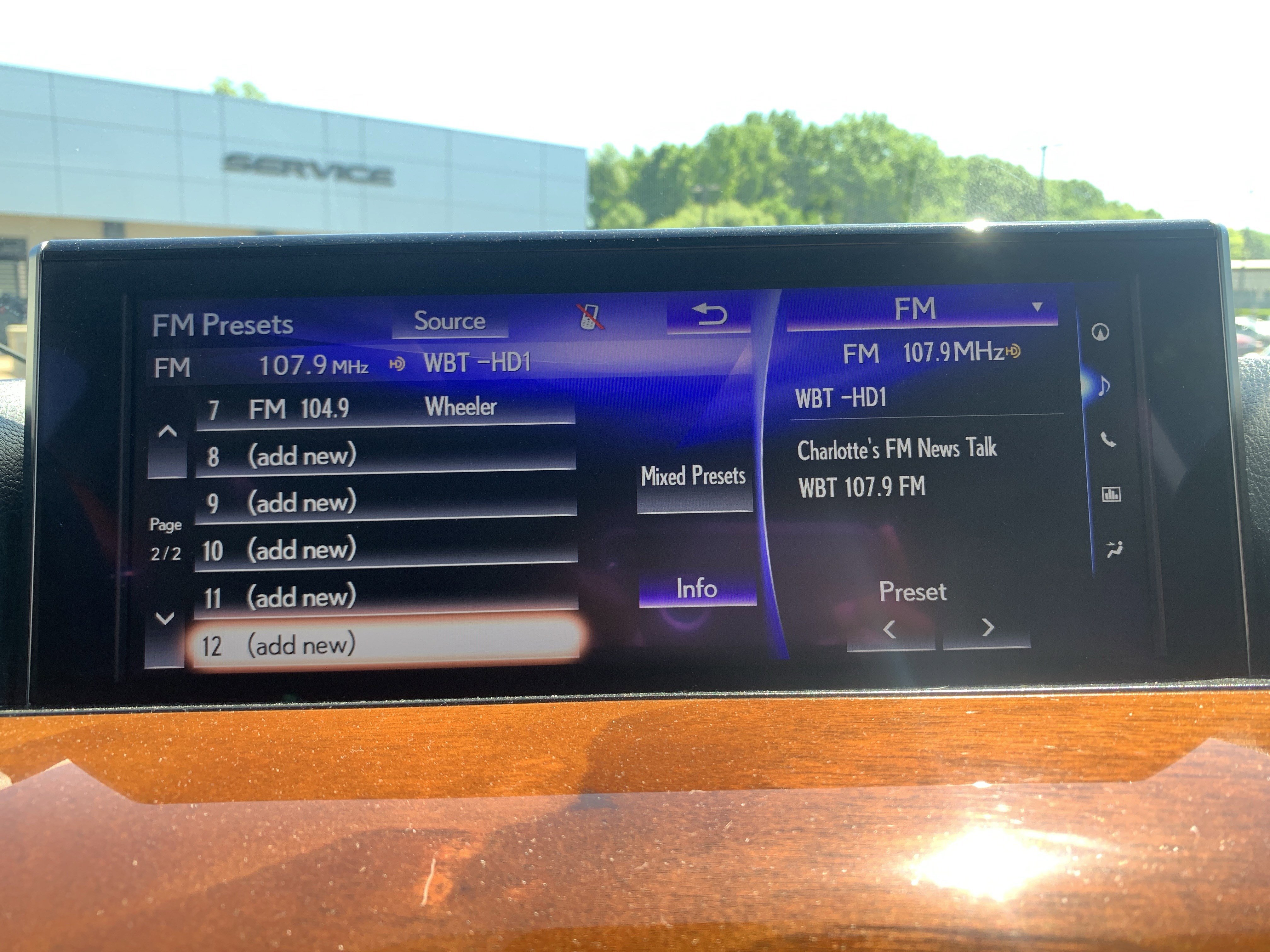 Used 2018 Lexus LX 570 4WD w/ Luxury Package image 23