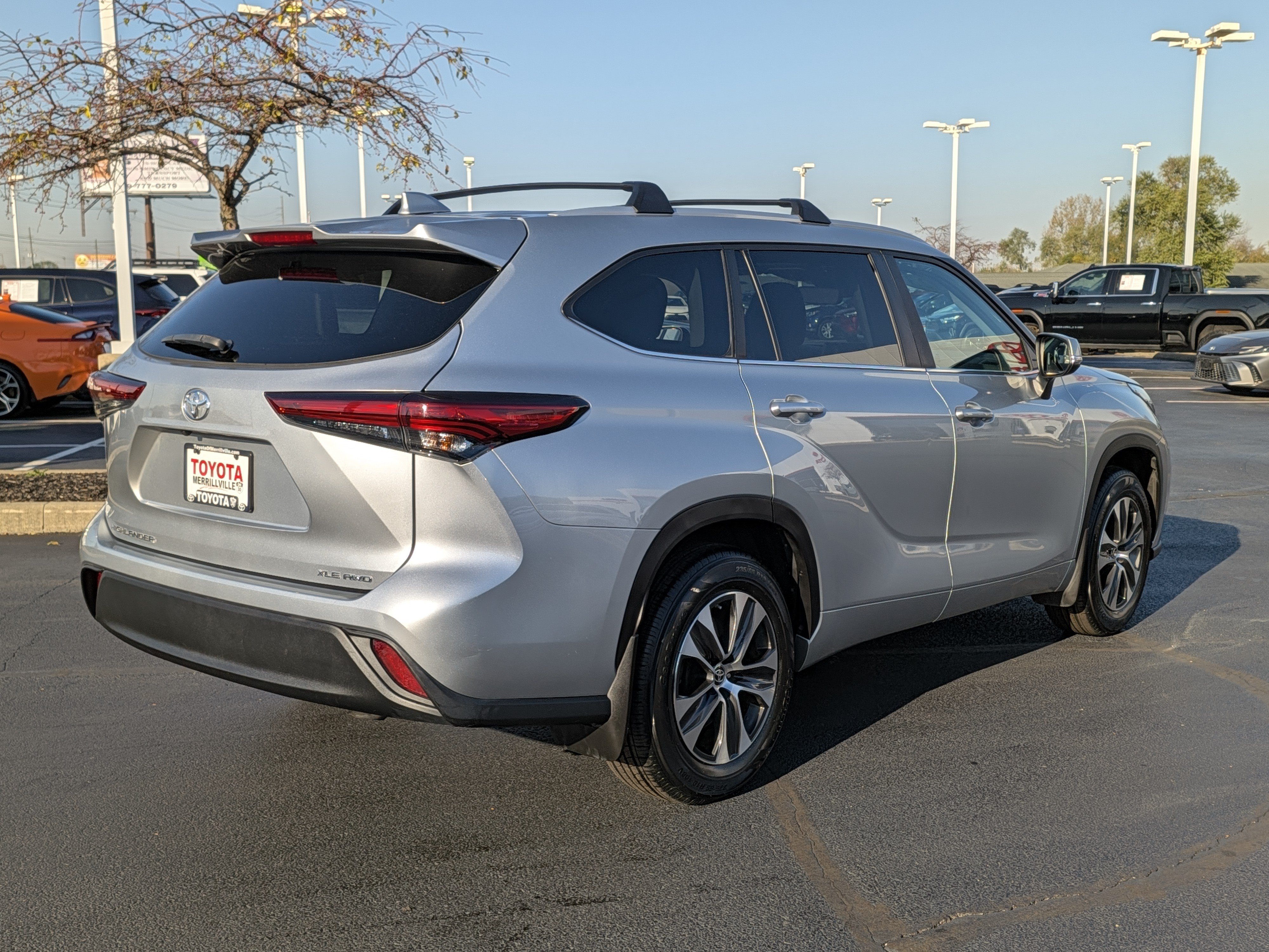 Used 2023 Toyota Highlander XLE AWD/4WD image 8