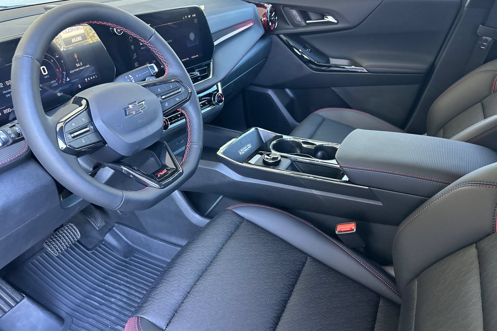 New 2026 Chevrolet Equinox RS w/ Safety and Technology Package FWD image 10