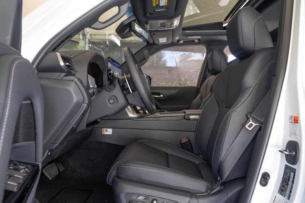 New 2026 Lexus LX 700h Luxury image 17