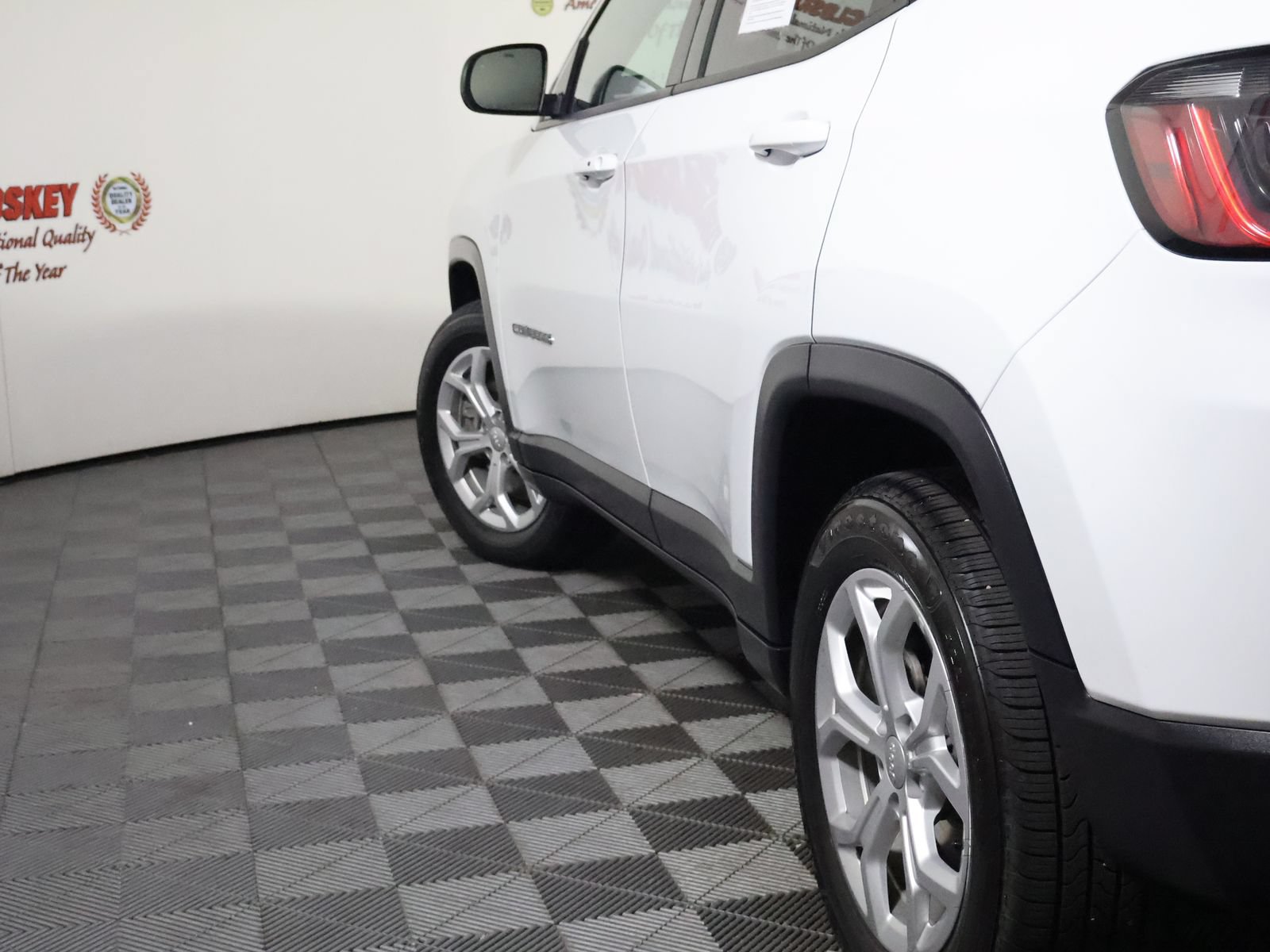 Used 2024 Jeep Compass Latitude AWD/4WD image 15
