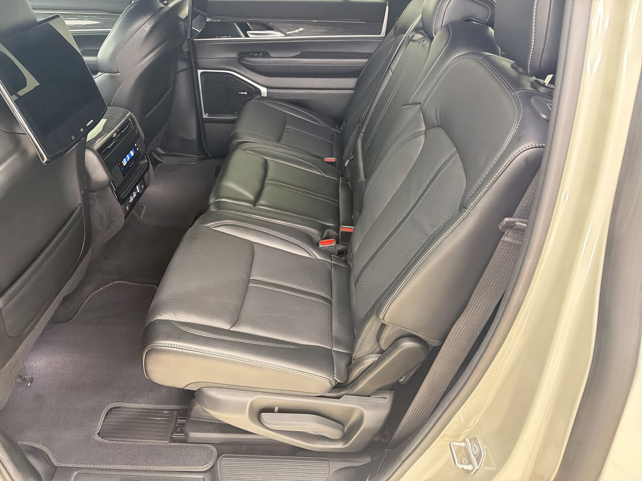Used 2022 Jeep Wagoneer Series II w/ Rear Seat Video Group 1 RWD image 15