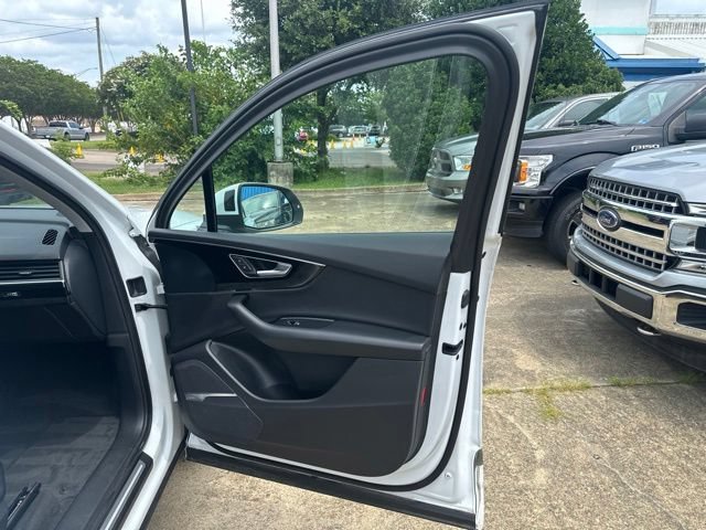 Used 2019 Audi Q7 3.0T Premium Plus w/ Premium Plus Package AWD/4WD image 36