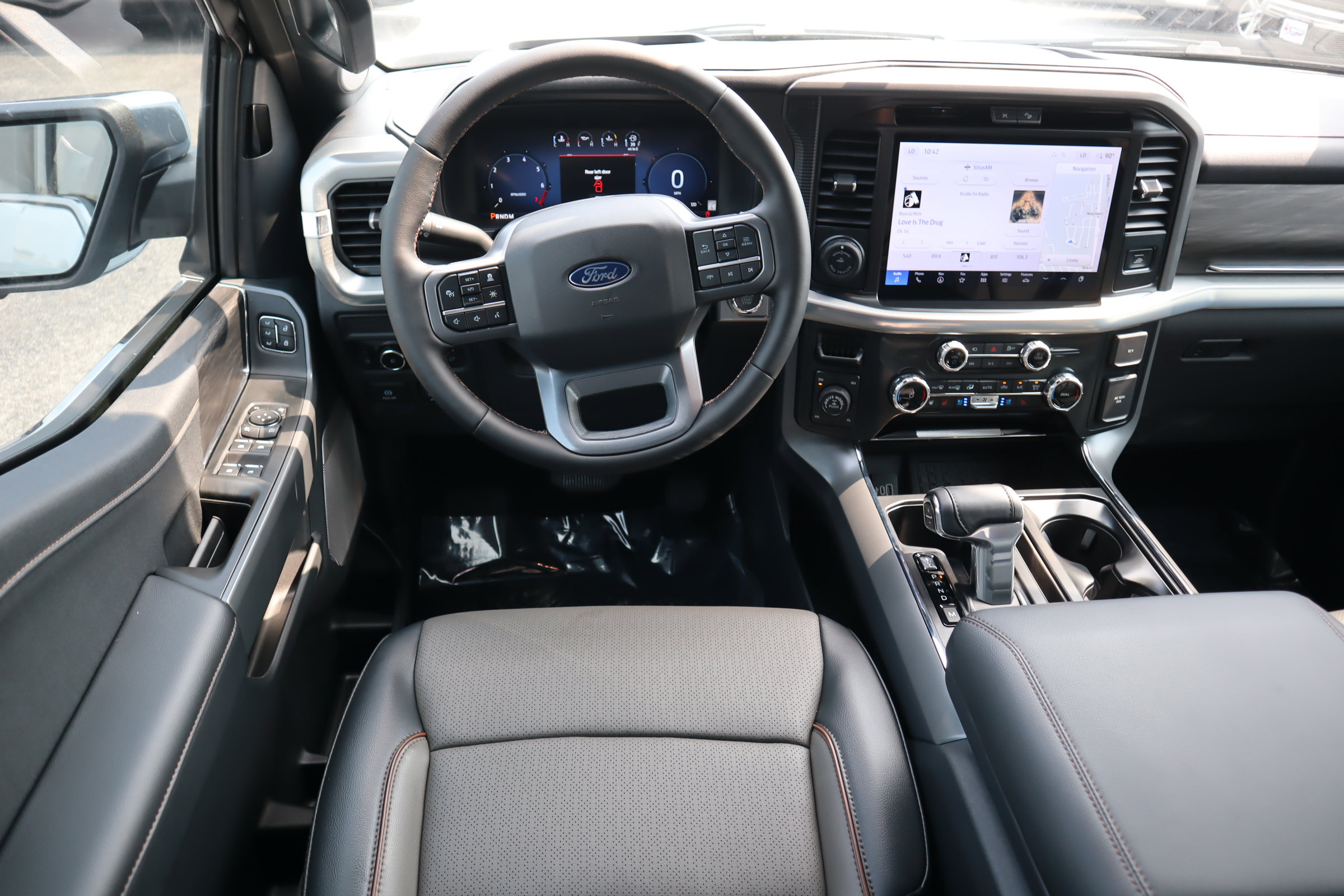 New 2025 Ford F150 Lariat w/ Equipment Group 502A High image 23