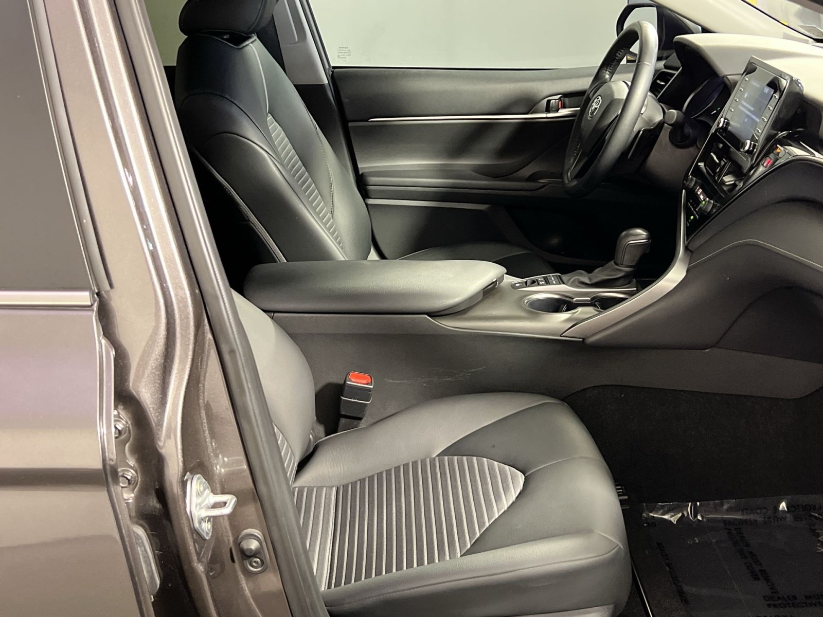Used 2024 Toyota Camry SE FWD image 29