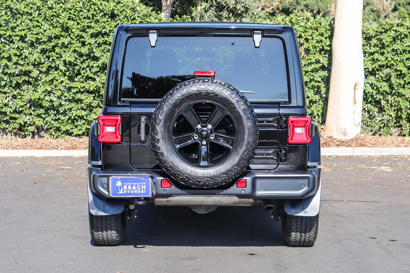 Used 2022 Jeep Wrangler Unlimited Sahara AWD/4WD image 6