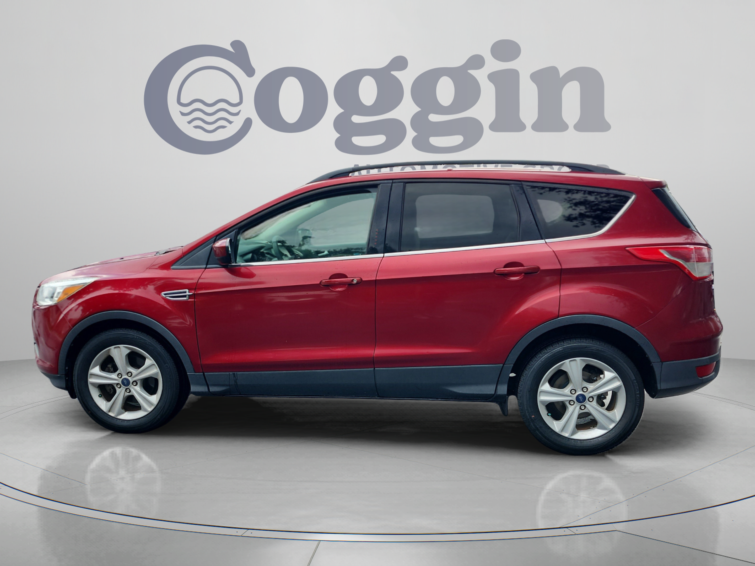 Used 2016 Ford Escape SE w/ Equipment Group 201A FWD image 2