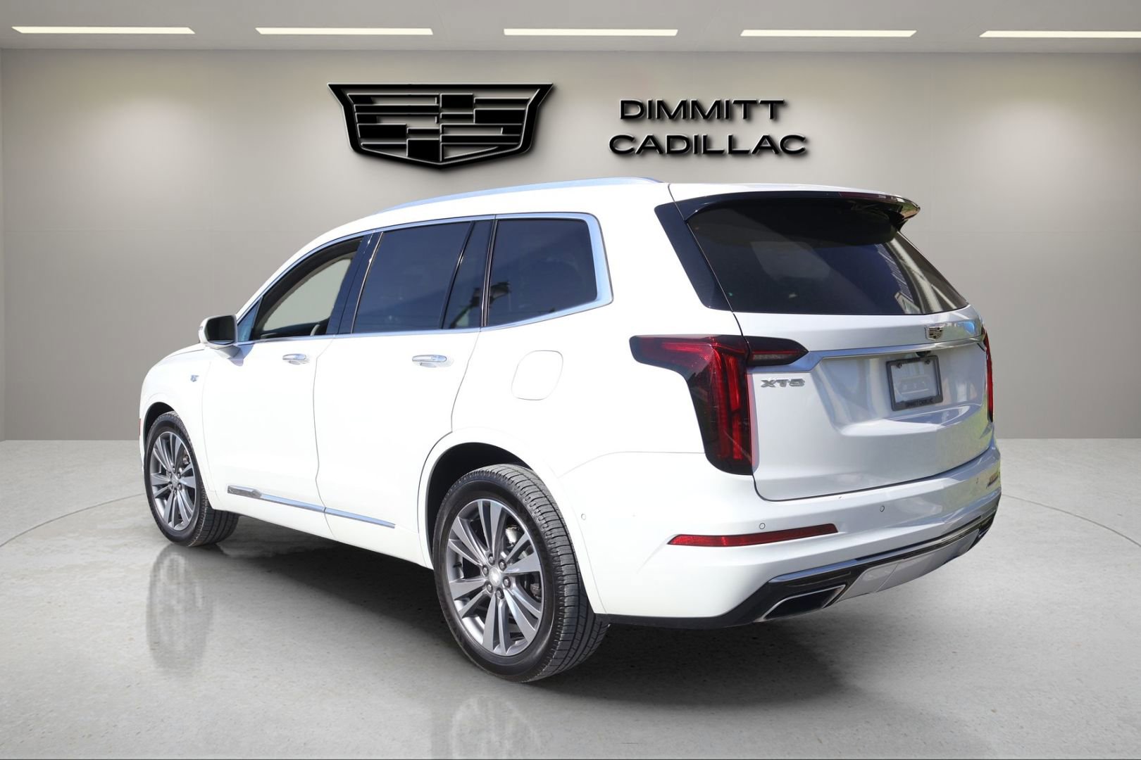 Used 2020 Cadillac XT6 Premium Luxury FWD image 3