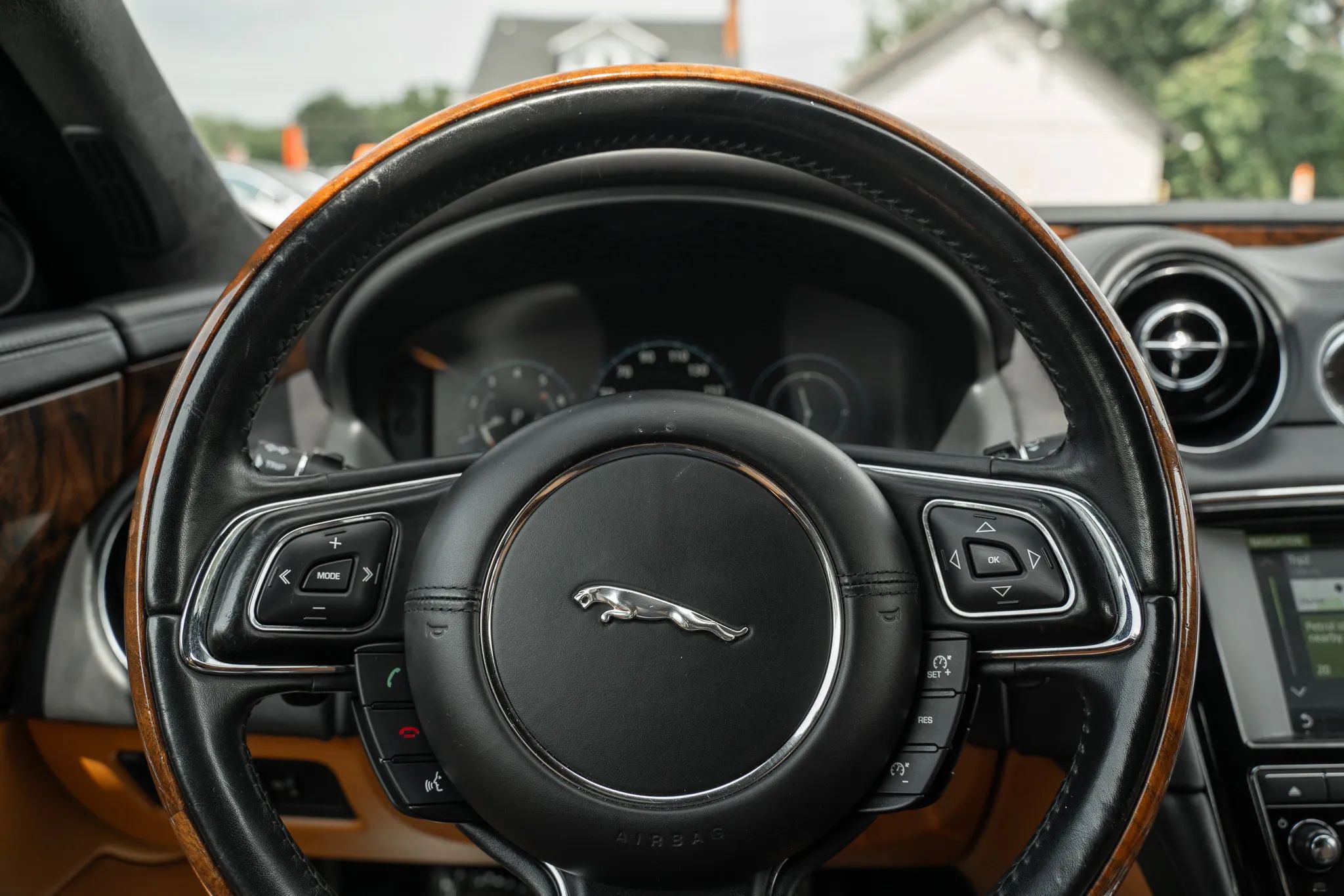 Used 2017 Jaguar XJ L Portfolio AWD/4WD image 26