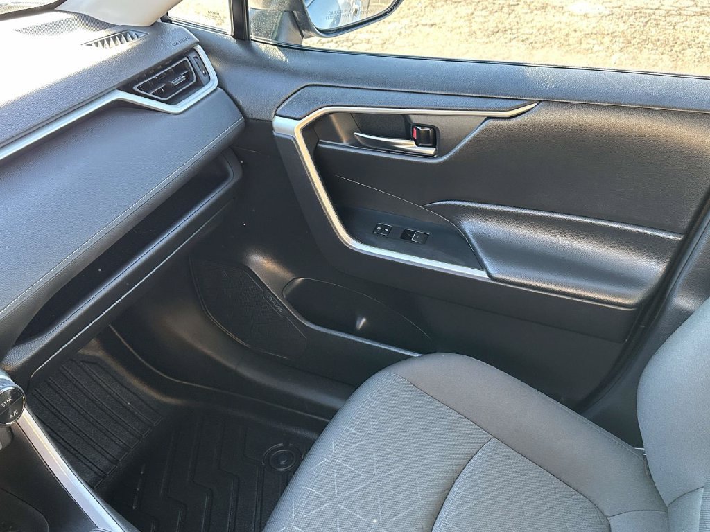Used 2024 Toyota RAV4 XLE FWD image 30