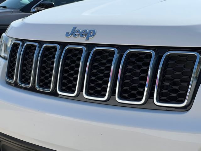 Used 2021 Jeep Grand Cherokee Laredo image 37