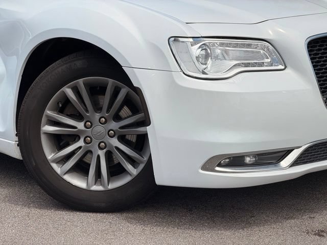 Used 2017 Chrysler 300 Limited w/ Value Package RWD image 2