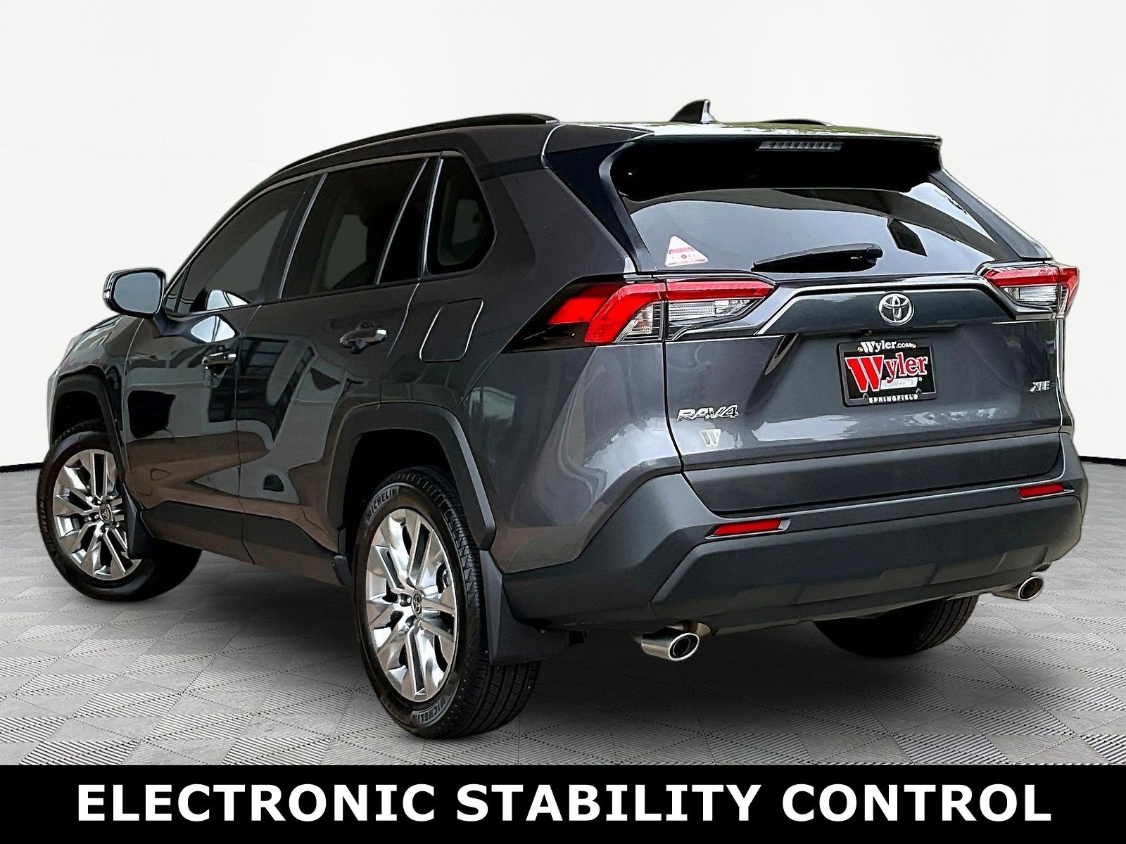 Used 2024 Toyota RAV4 XLE Premium FWD image 4