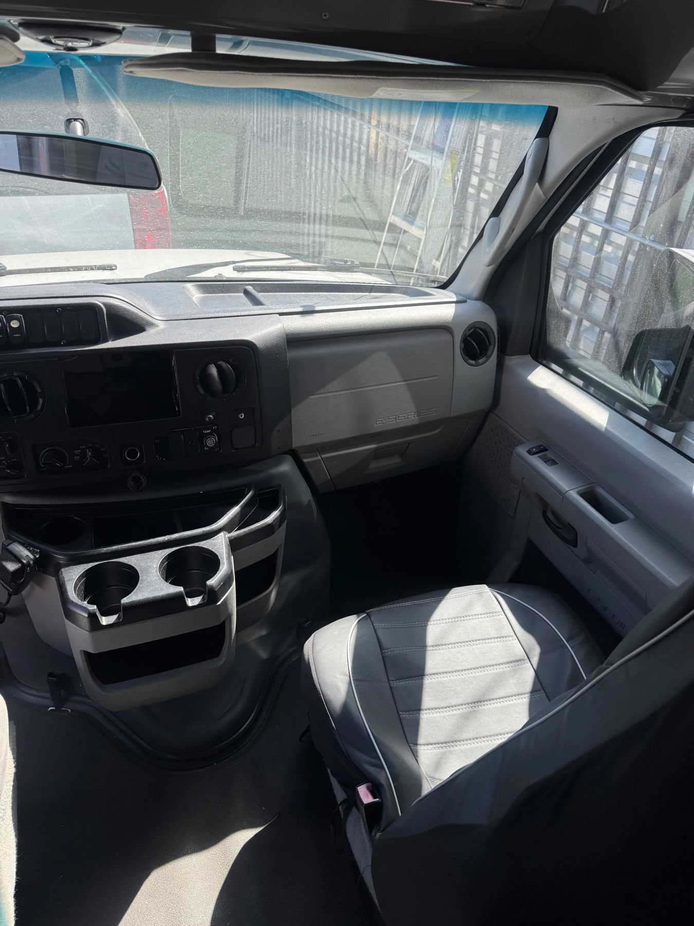 Used 2014 Ford E-450 and Econoline 450 Super Duty RWD image 6