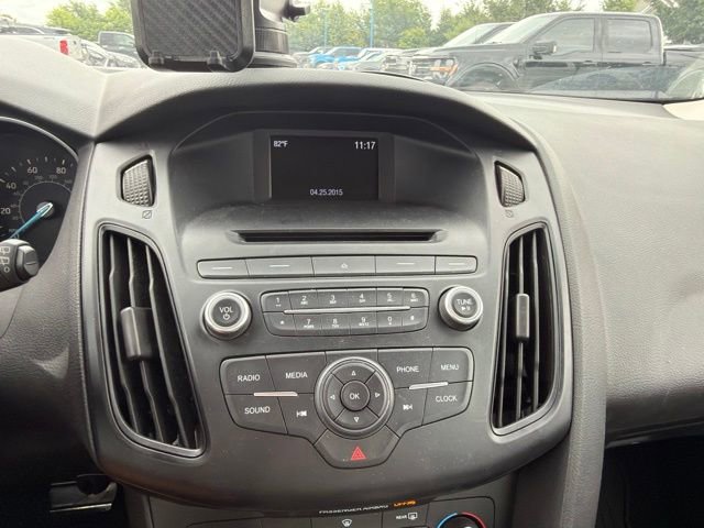 Used 2015 Ford Focus SE w/ SE Cold Weather Package FWD image 26
