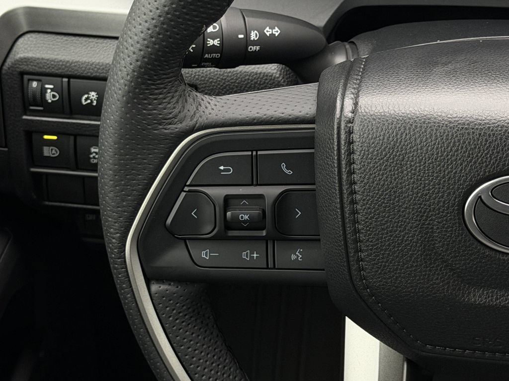 Used 2025 Toyota Tacoma TRD Sport AWD/4WD image 14