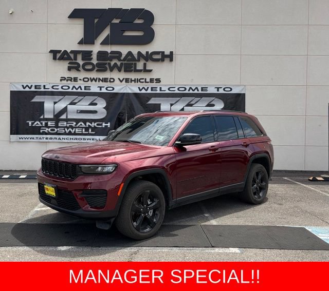 Used 2025 Jeep Grand Cherokee Altitude AWD/4WD image 1