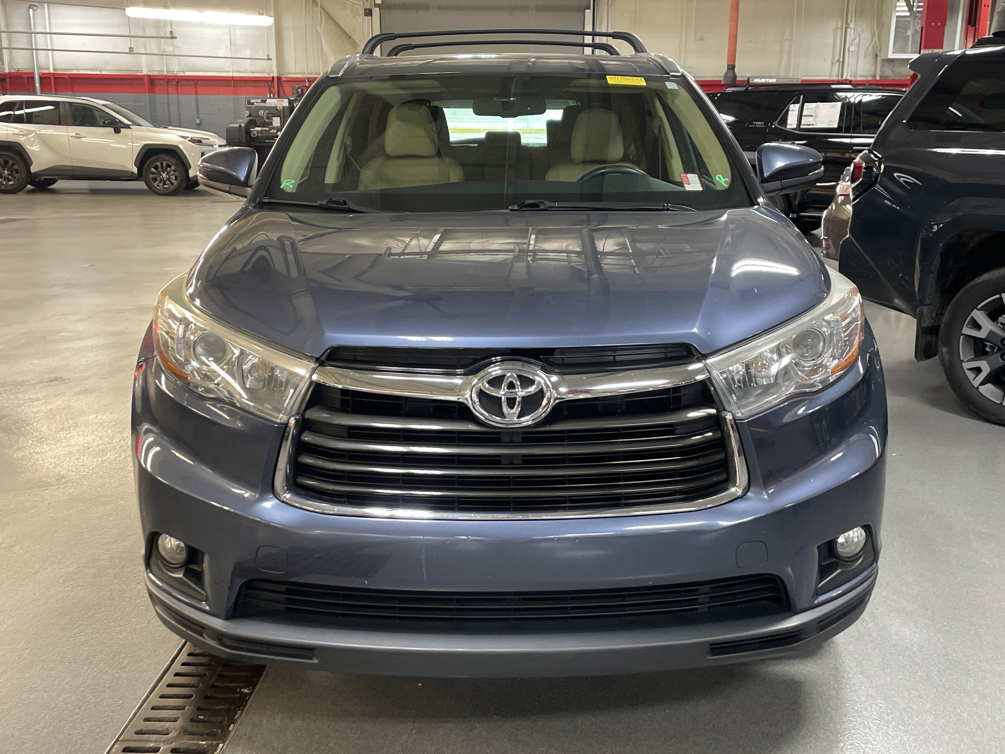 Used 2015 Toyota Highlander XLE FWD image 3